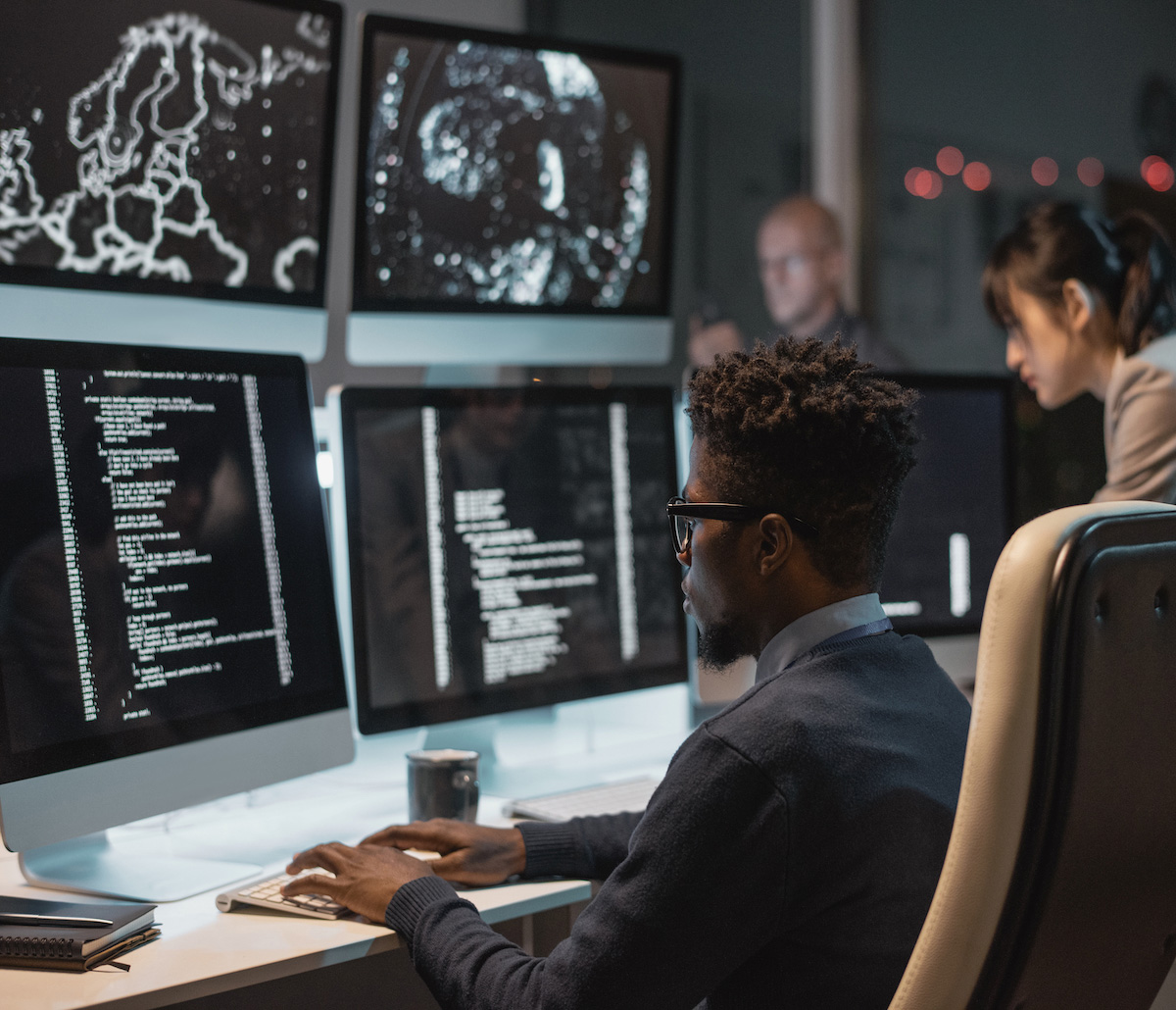 跨國組織透過對網路安全性計畫進行壓力測試來強化防禦