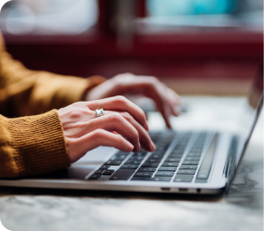 在筆記型電腦上打字