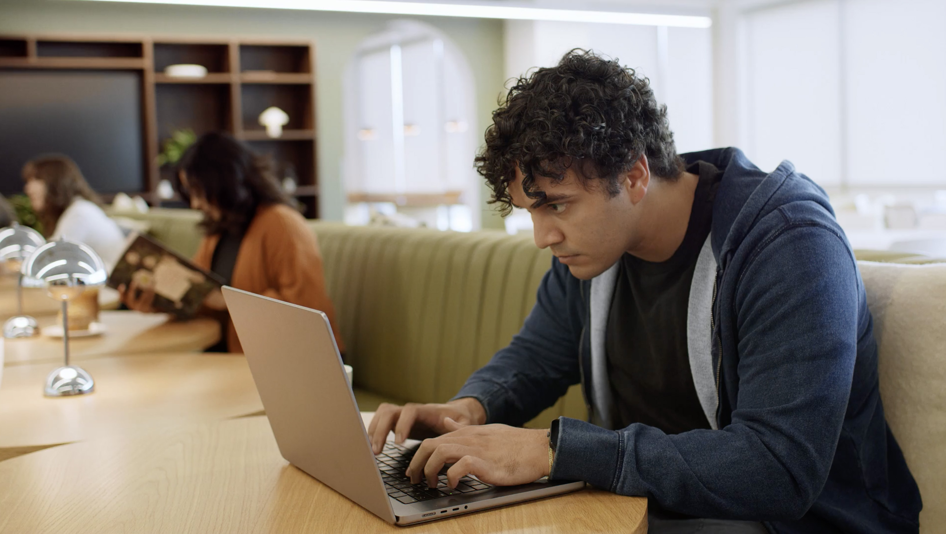 觀看 AI Runtime Security <br/>如何阻止攻擊。